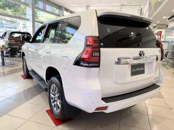 Giá lăn bánh Toyota Land Cruiser Prado - Khuyến mãi xe Toyota Land Cruiser Prado