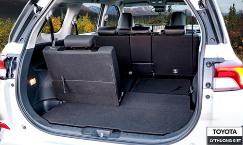 Khoang Hanh Ly Toyota Veloz