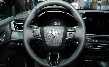 Vo Lang Toyota Camry 2025