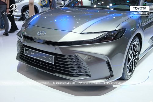 Dau Xe Toyota Camry 2025