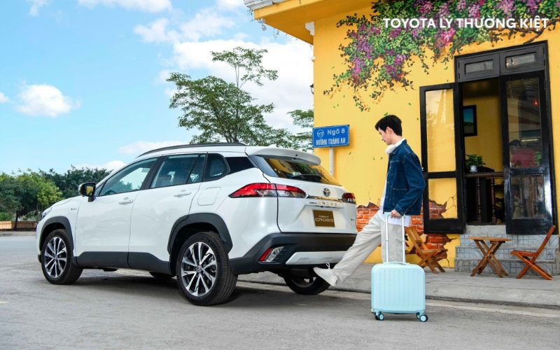 Đá Cốp Corolla Cross 2024