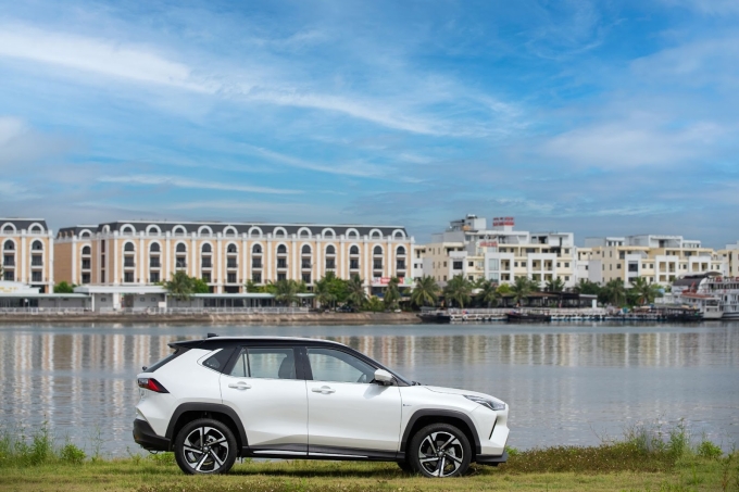 Yaris Cross Tiết Kiệm Nhiên Liệu Đáng Kể Nhờ Cơ Chế Vận Hành Của Động Cơ Xăng Và Điện.