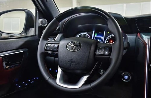 Tay Lai Xe Toyota Fortuner