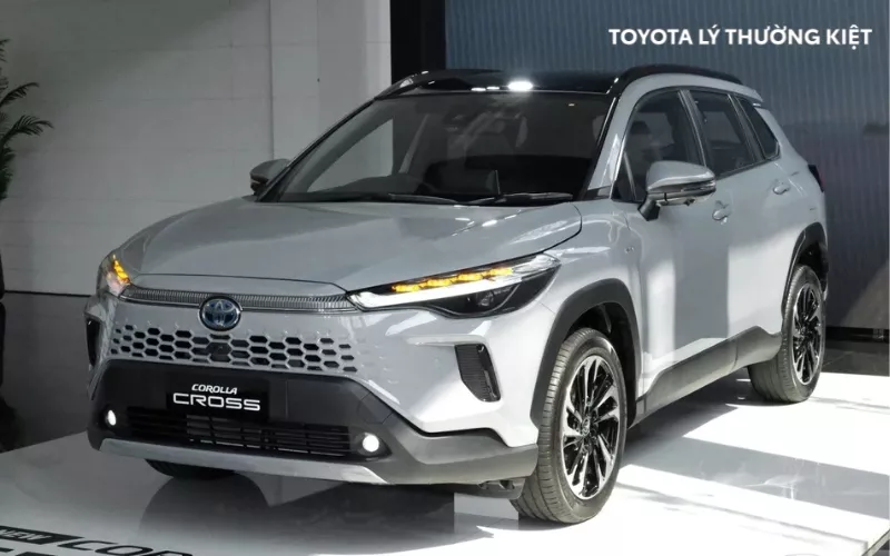 You Are Currently Viewing Tại Sao Toyota Corolla Cross 2024 Đang Là Chiếc Xe Được Săn Đón Nhất Thời Điểm Hiện Tại?