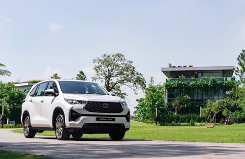 Trải Nghiệm Đầy Đủ Toyota Innova Cross - Hoàn Toàn Mới