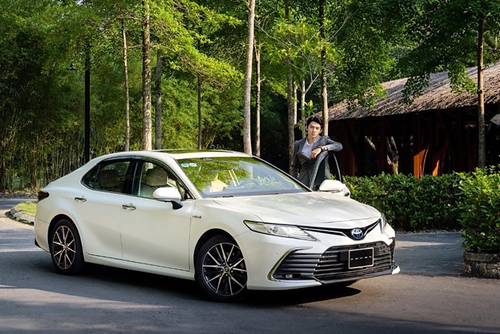 Vì Sao Toyota Camry Vượt Trội Trong Phân Khúc Sedan Hạng D?
