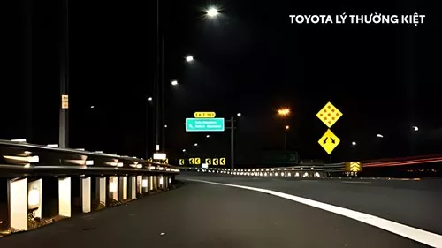 Quan Sát Kỹ Các Biển Báo