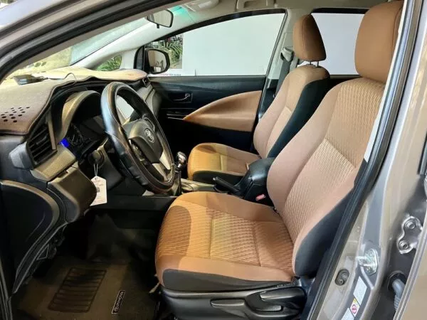 Toyota Innova 2.0E 2019 - Ảnh 2